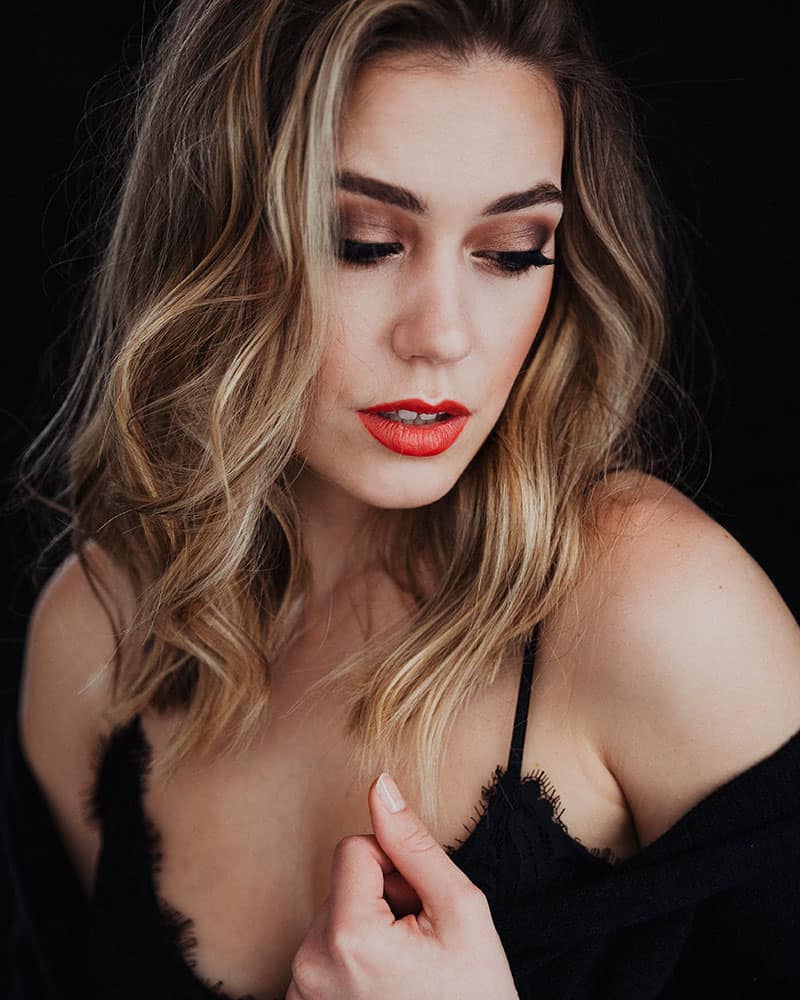 Perfektes Abend-Make-up vom Make-up Artisten geschminkt